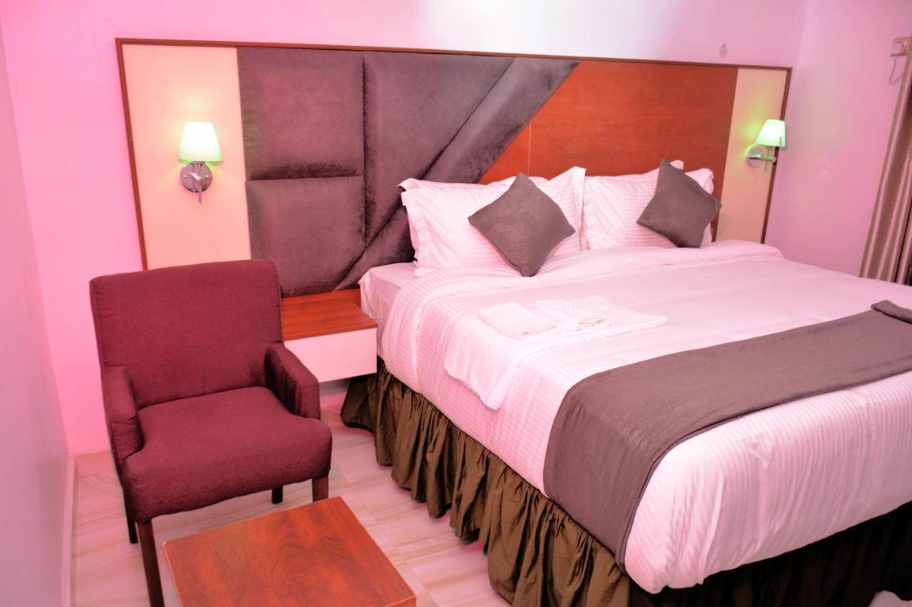Vacation Villa Hotels And Suites Asaba Exterior photo